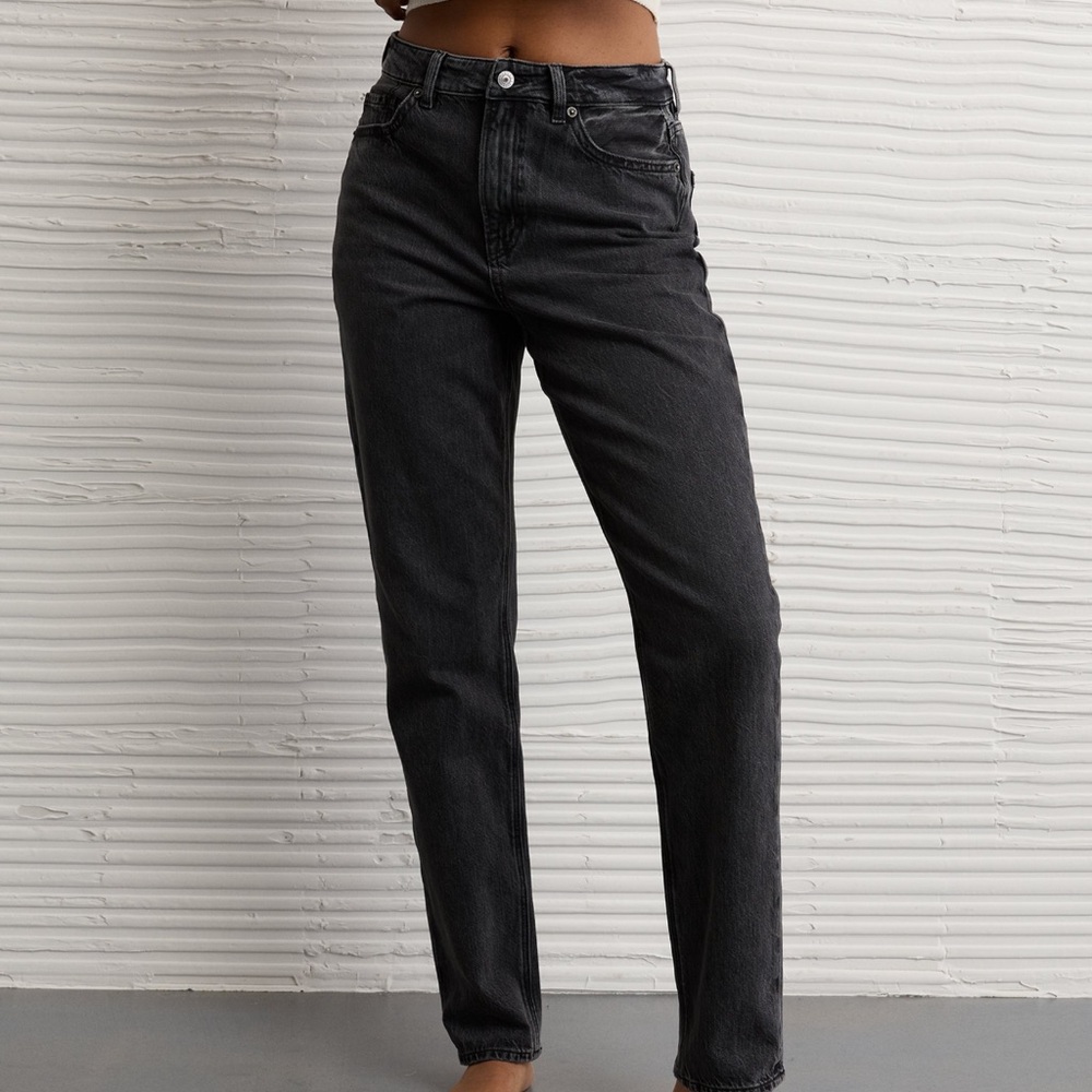 American Eagle Outfitters Strigid Mom Jean Black size:0Regular